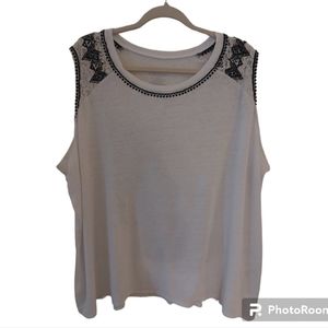 Lane Bryant sleeveless cream color top with embroidery and lace, size 26/28, EUC